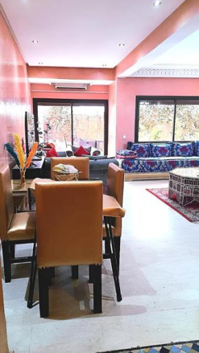 Duplex Raffiné avec Terrasse verdoyante et mur végétal - À 300m du Jardin Majorelle et Musée Yves Saint Laurent - Netflix et IPTV